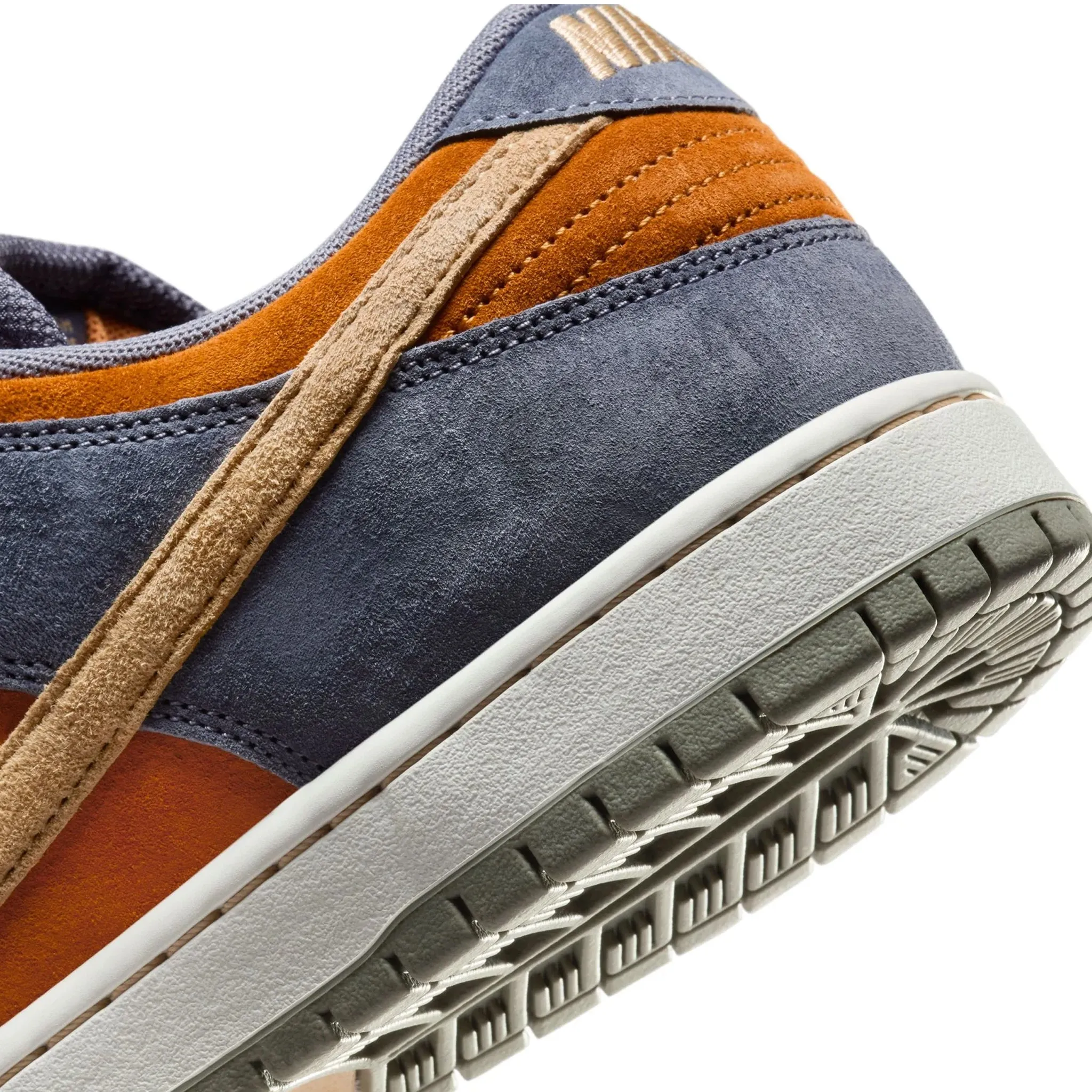 Nike SB Dunk Low Pro Light Carbon/Sesame/Monarch