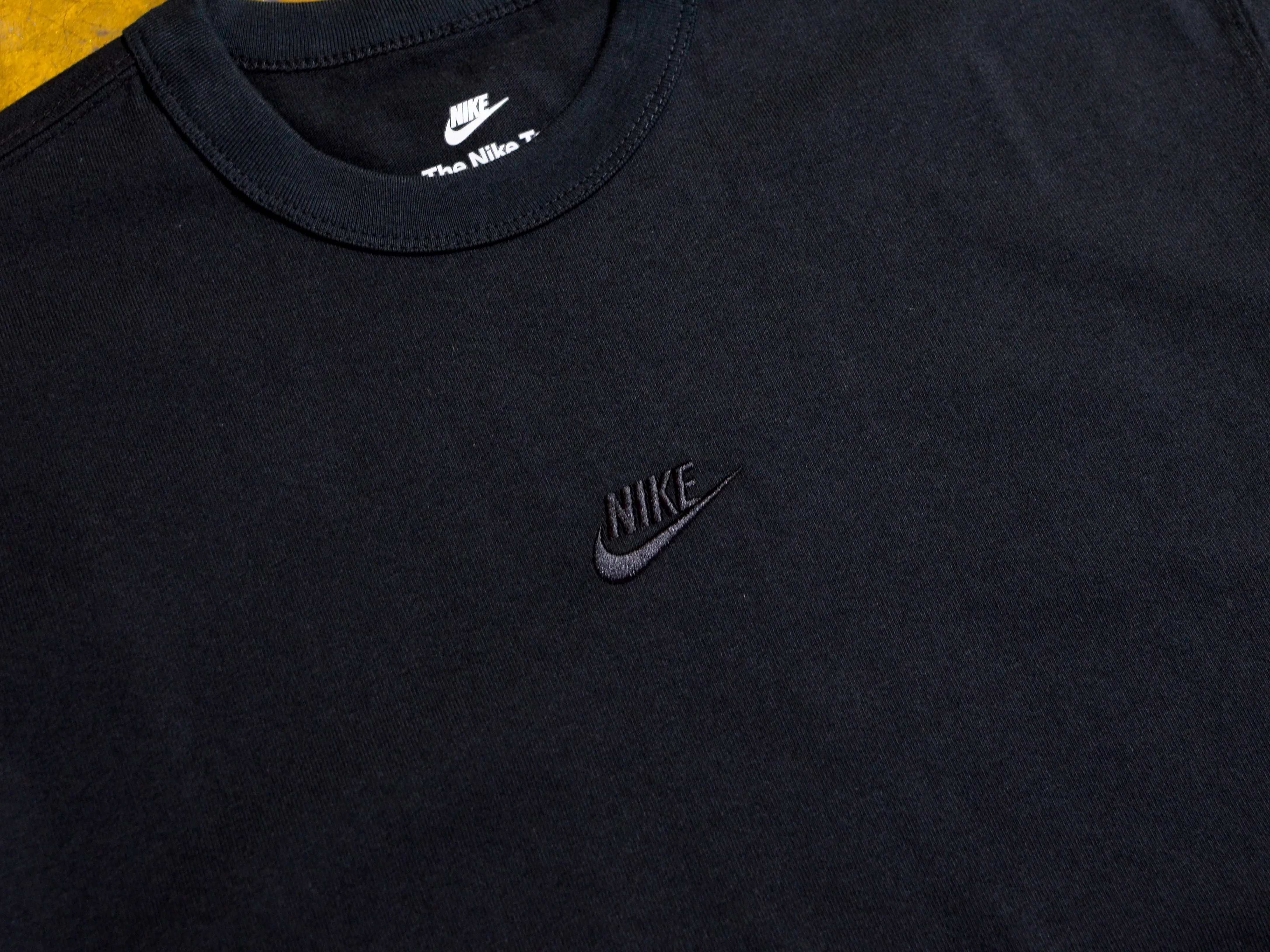Nike Sportswear Premium Essential Tonal T-Shirt - Black